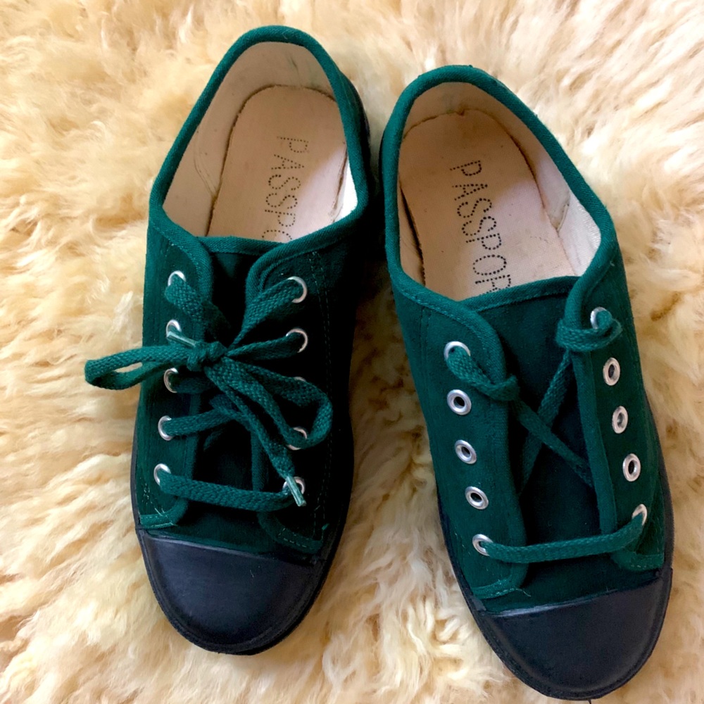 Passports green suede shoes. Size 7